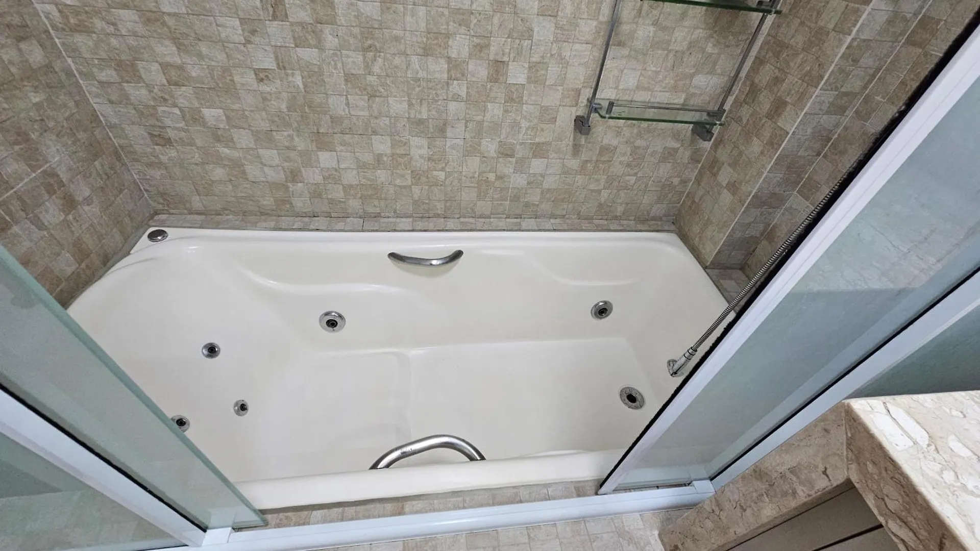 شقة Apto Meia Praia Itapema Sc Com Banheira,Churrasqueira,Garagem